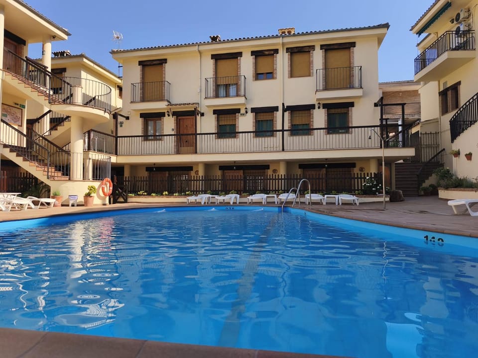 Property building, Patio, Swimming pool, Swimming pool