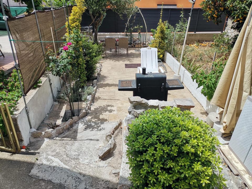 BBQ facilities, Garden, Seating area