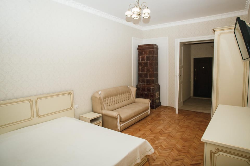 Bed, TV and multimedia, Living room, Bedroom