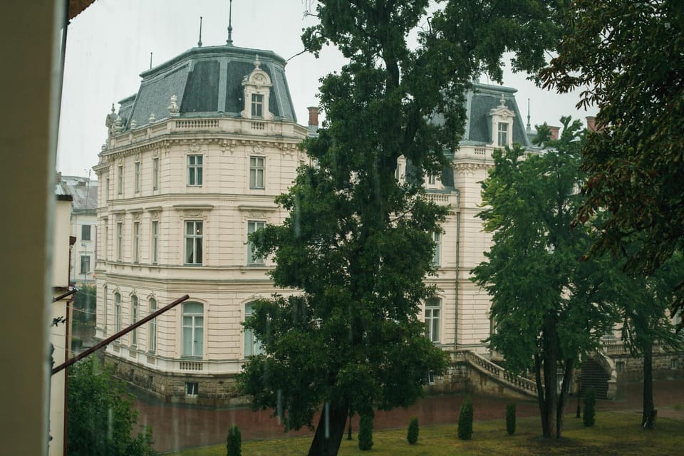 Property building, Nearby landmark, Neighbourhood, Landmark view