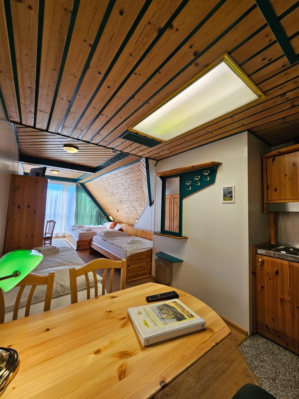 Kitchen or kitchenette, Seating area