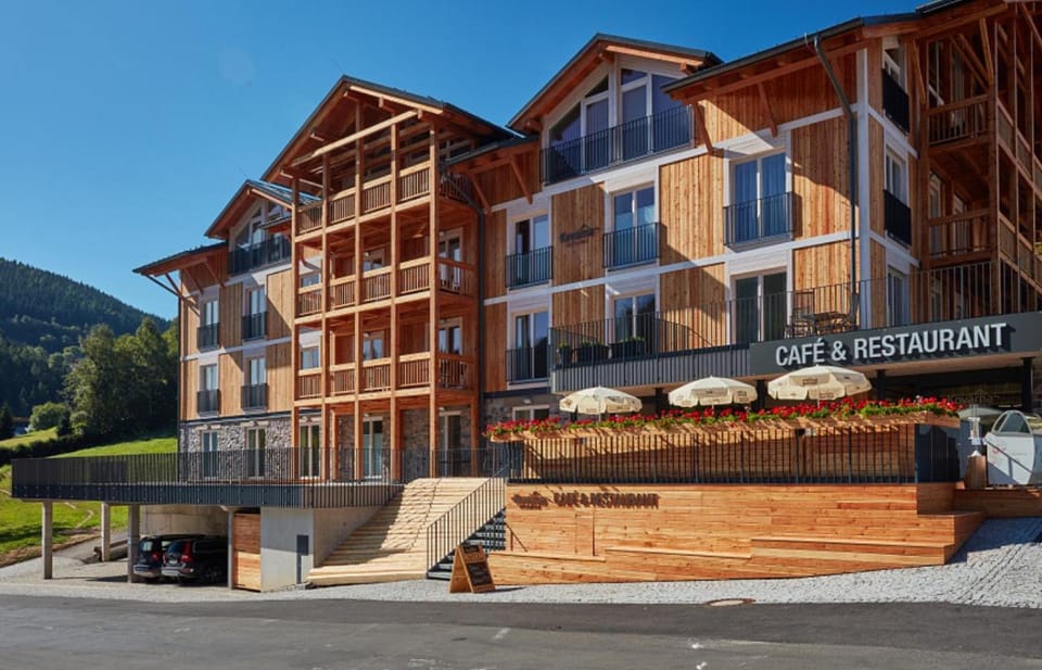 Property building, Restaurant/places to eat, Communal lounge/ TV room, Facade/entrance, Spring, Day, Property logo or sign, Natural landscape, Summer, Balcony/Terrace, Other, Autumn, On site, Mountain view, Street view