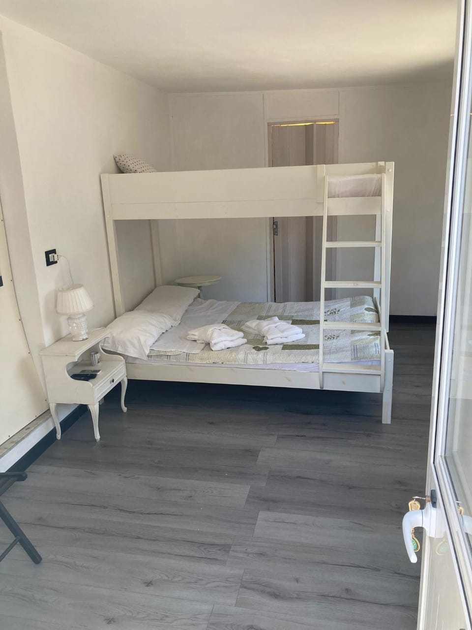 Bed, Photo of the whole room, Bedroom, bunk bed, towels