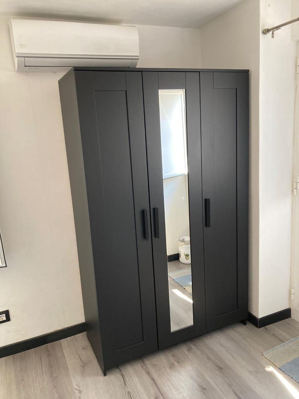 wardrobe, air conditioner
