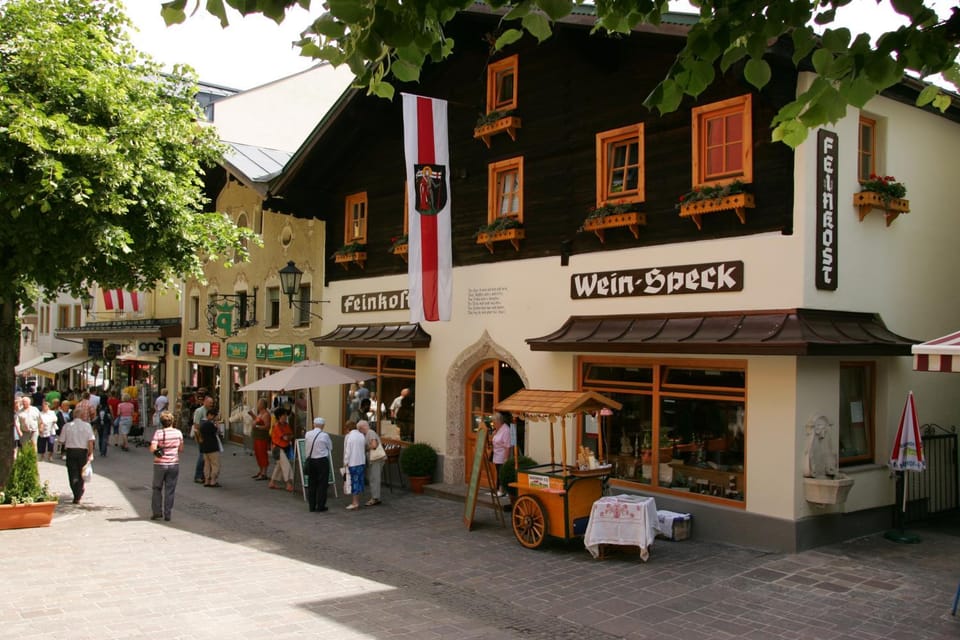 Facade/entrance, On-site shops