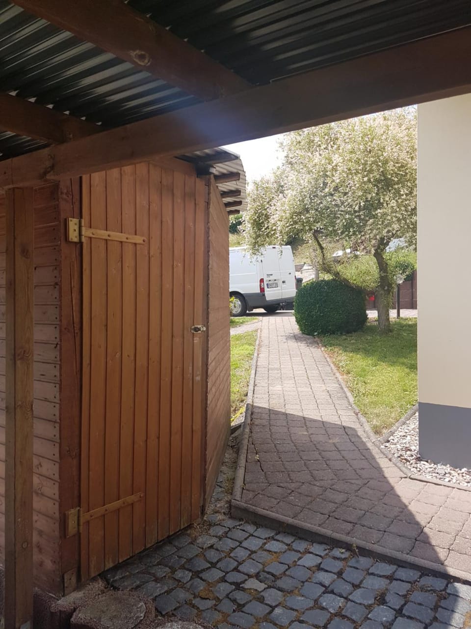 On site, Area and facilities