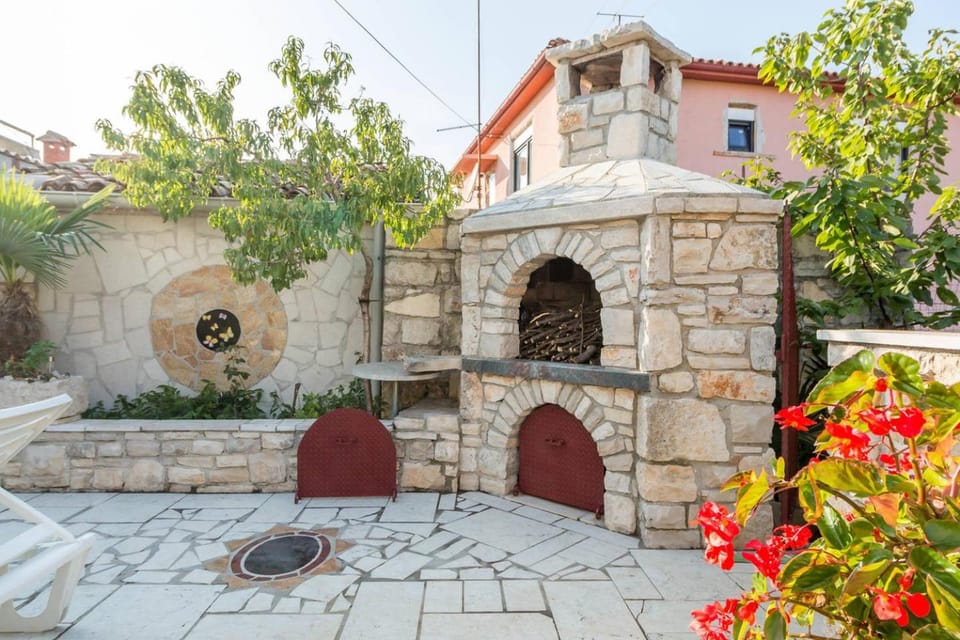 Property building, Patio, BBQ facilities, Garden, Balcony/Terrace, Balcony/Terrace