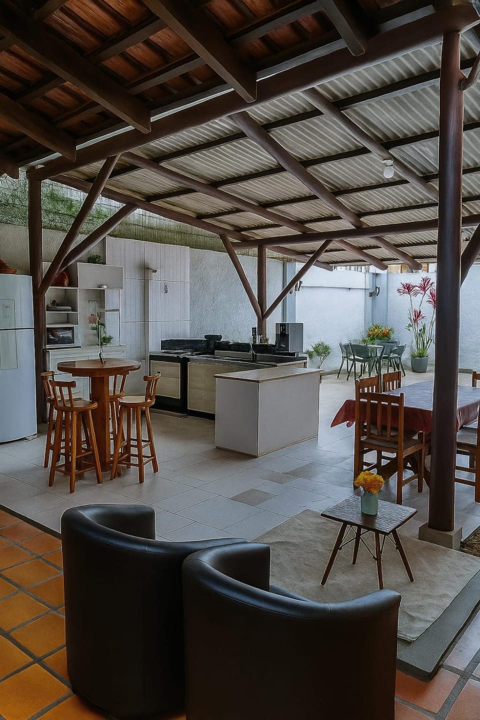 Kitchen or kitchenette, Living room, Seating area, Dining area