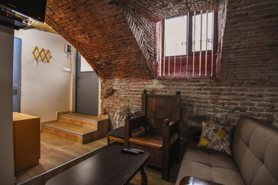 Guest House Kakabadzeebi 9 Bed and Breakfast in Tbilisi, Georgia