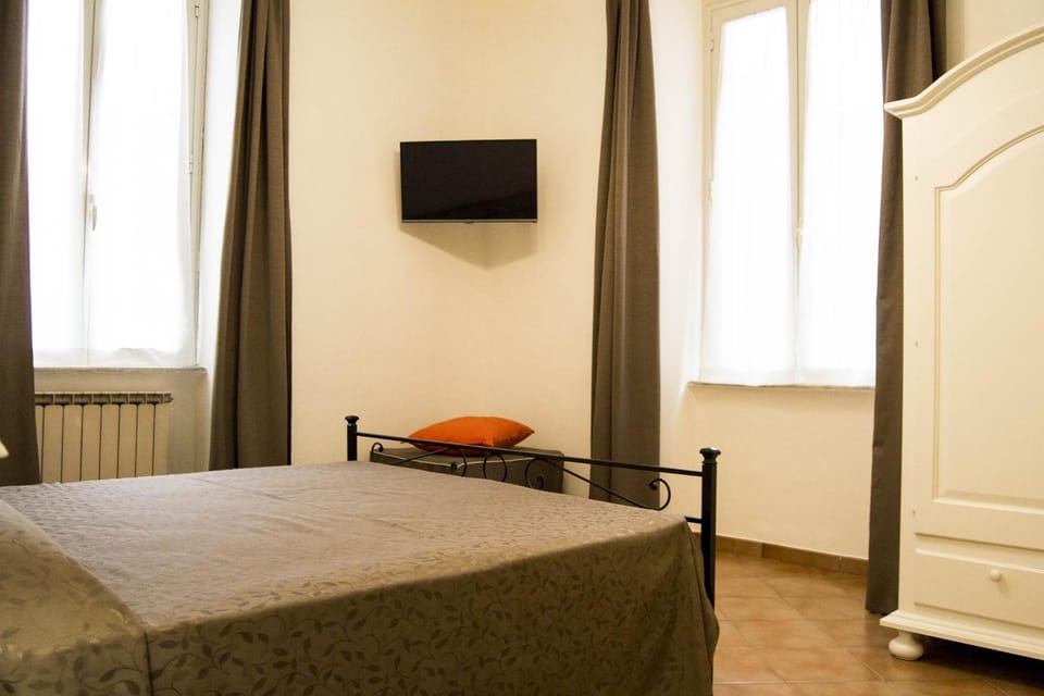 Bed, TV and multimedia, Photo of the whole room, Bedroom, internet