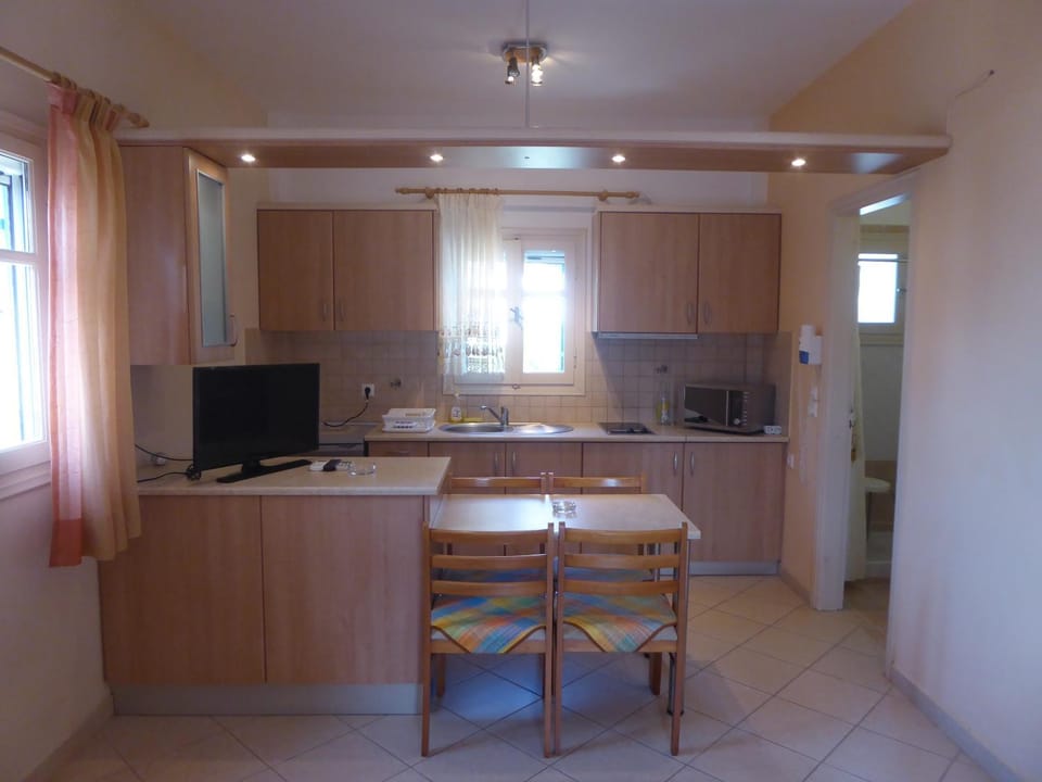 TV and multimedia, Kitchen or kitchenette, Seating area, Dining area