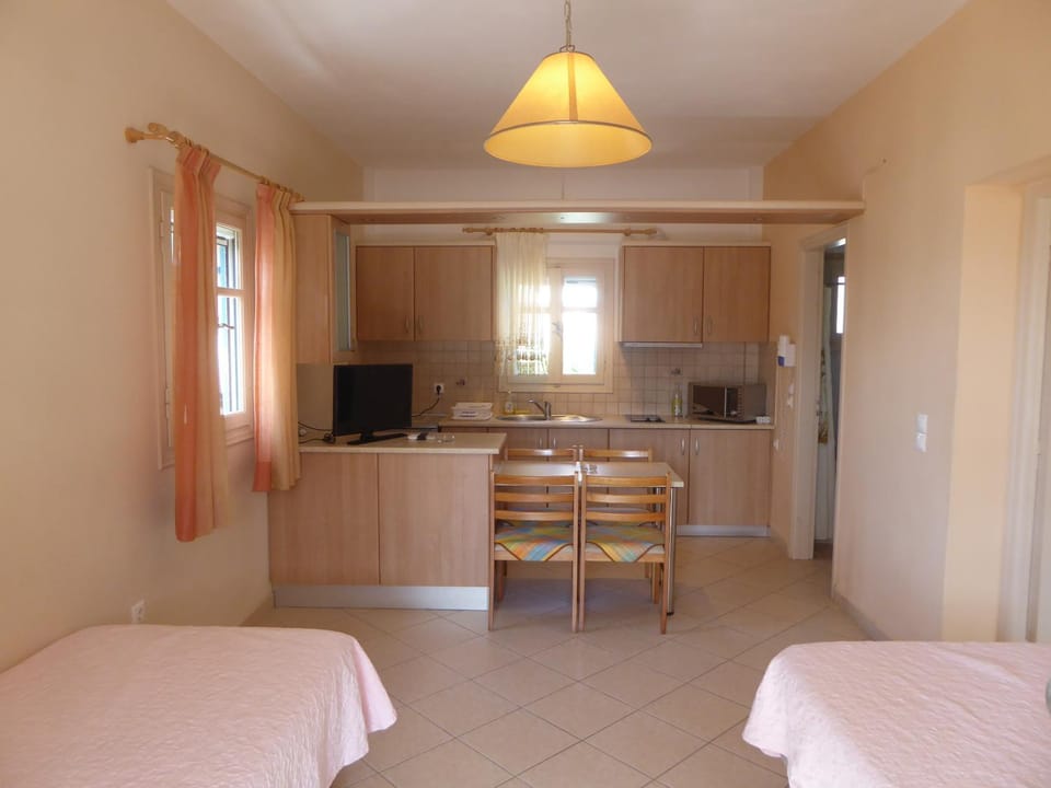 TV and multimedia, Kitchen or kitchenette, Seating area, Dining area