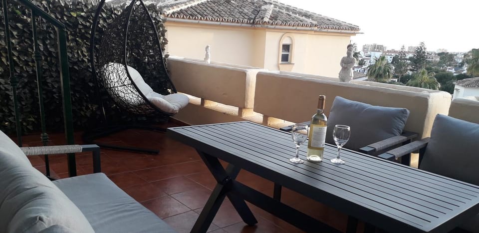 View (from property/room), Balcony/Terrace, Dining area