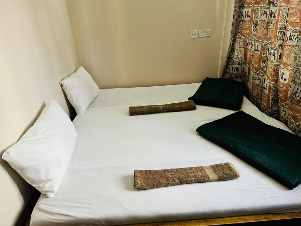 Bed, Bedroom, Breakfast, towels