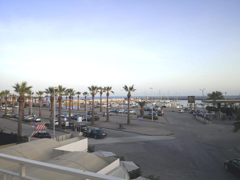 Property building, Restaurant/places to eat