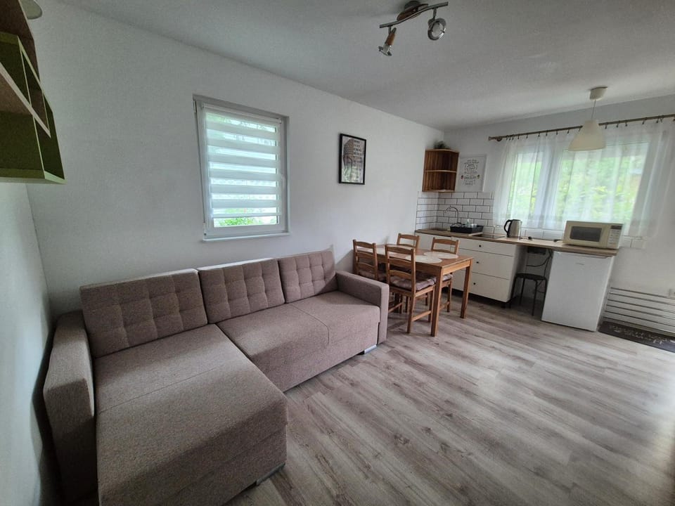 Noclegi u Loni - Szary domek - noclegi w zacisznym centrum Pobierowa nad morzem z parkingiem House in West Pomeranian Voivodeship, Poland