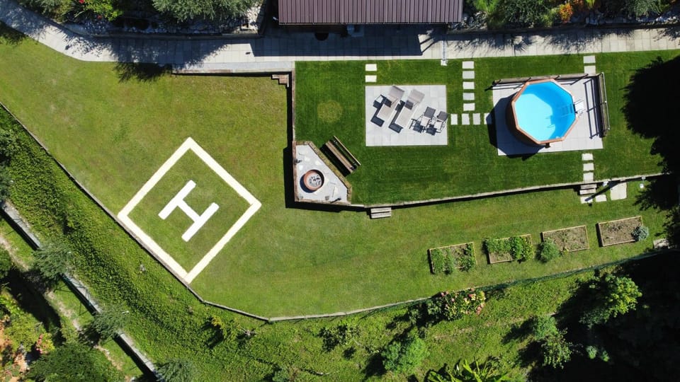 Day, Natural landscape, Bird's eye view, Garden, Garden view, Pool view, Swimming pool