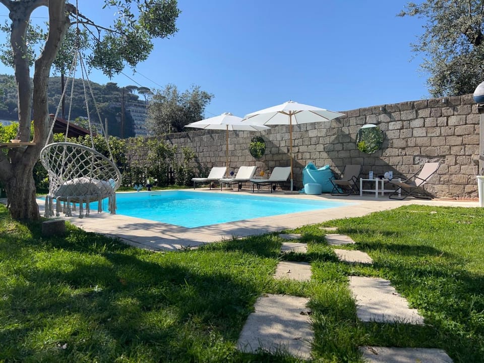 Swimming pool, Swimming pool, sunbed