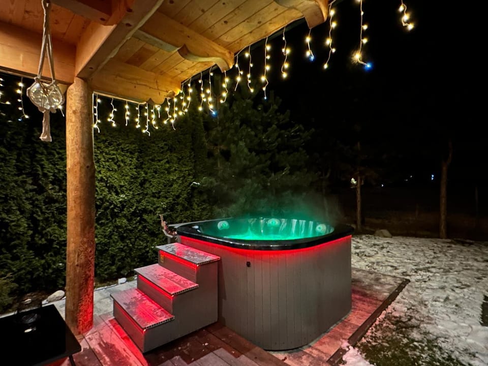 Domki Góralskie Hawrań i Murań z jacuzzi Chalet in Lesser Poland Voivodeship