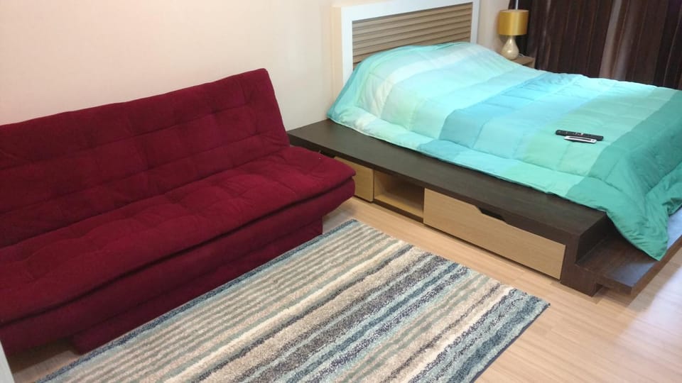 Bed, Photo of the whole room, Decorative detail, cot