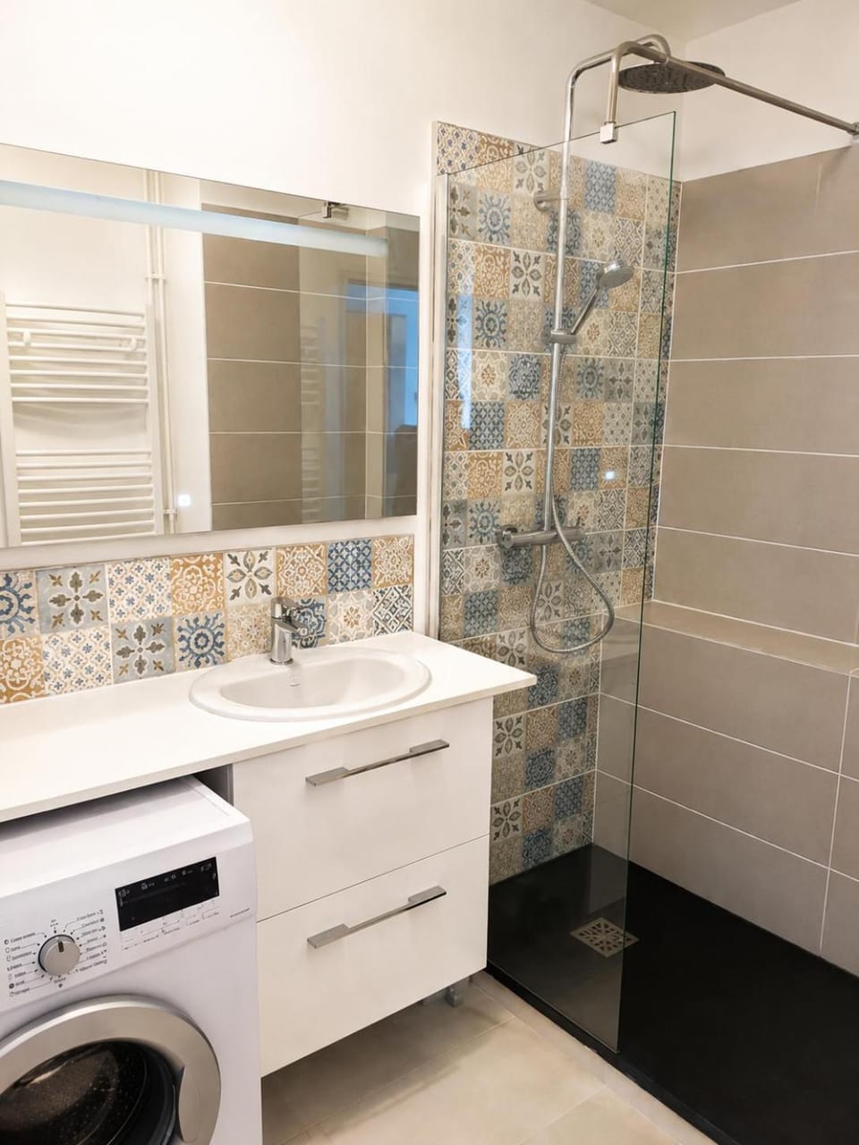 Shower, Bathroom, washing machine