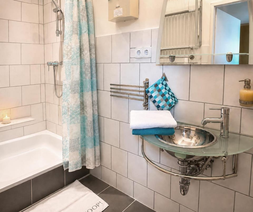 Shower, Bathroom, towels