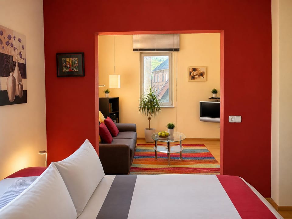 Bed, TV and multimedia, Living room, Photo of the whole room, Seating area, Bedroom