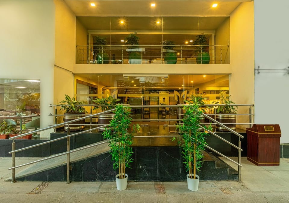 Facade/entrance