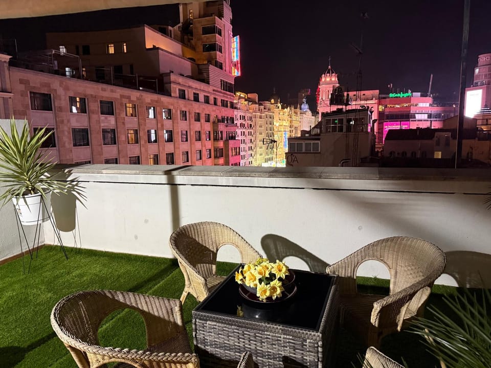 Penthouse Madrid View Apartment in Centro