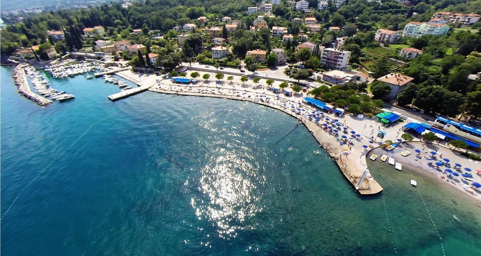 Neighbourhood, Beach