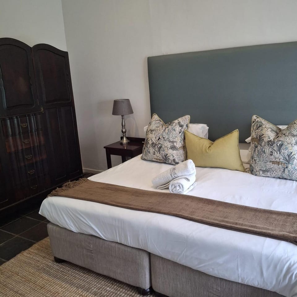 Bed, Bedroom, towels, wardrobe