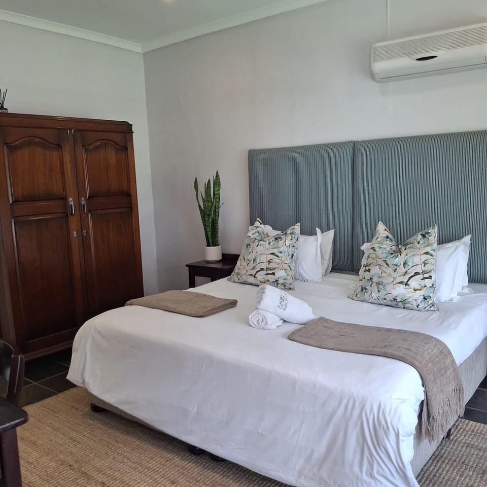 Bed, Bedroom, air conditioner