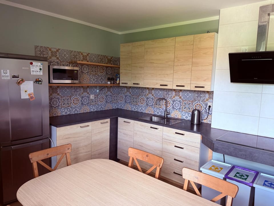 Kitchen or kitchenette, Internal: Not applicable to any particular room