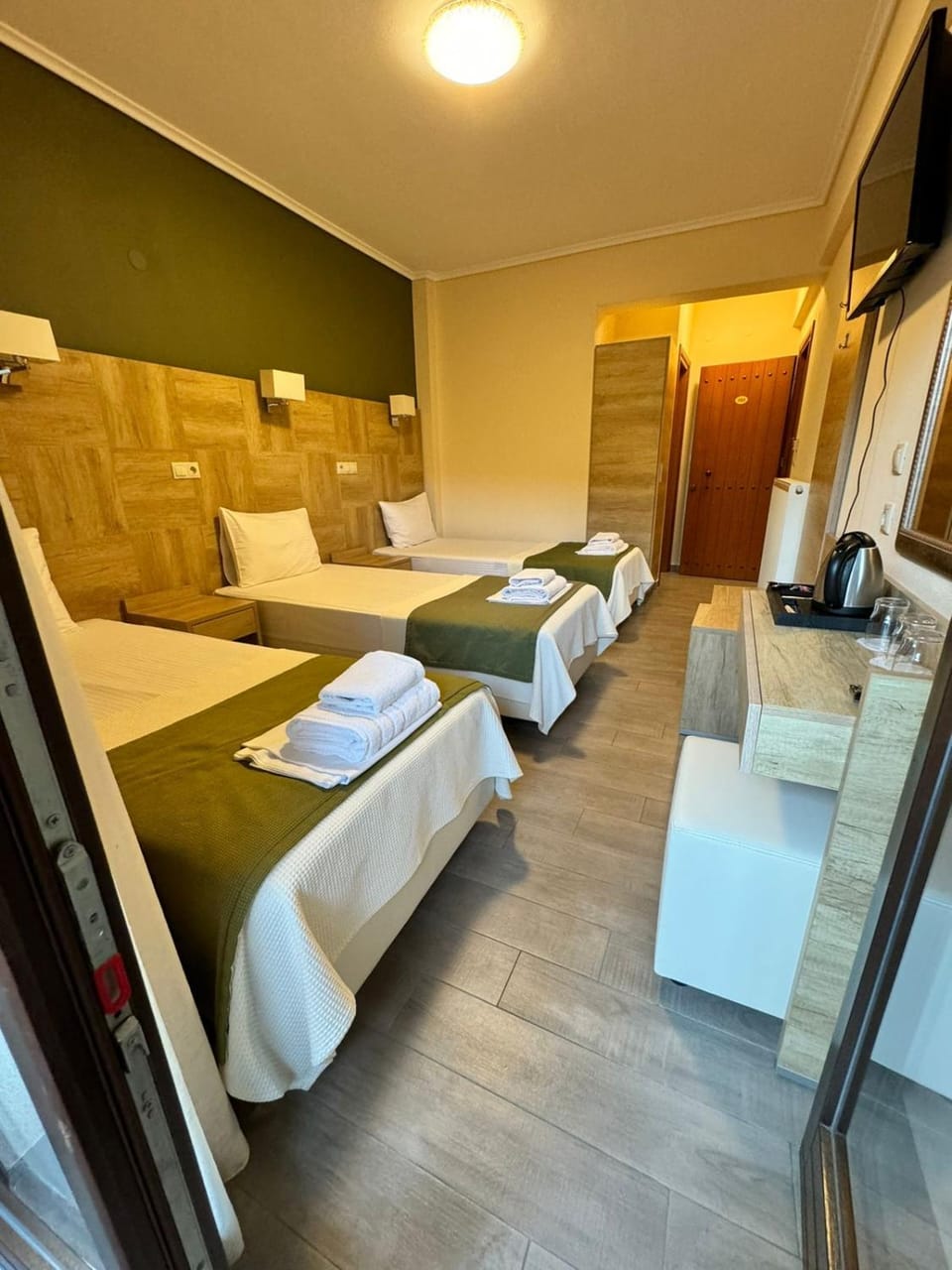 Bedroom, towels