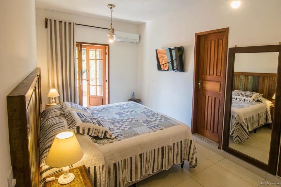 Bed, TV and multimedia, Photo of the whole room, Bedroom, air conditioner