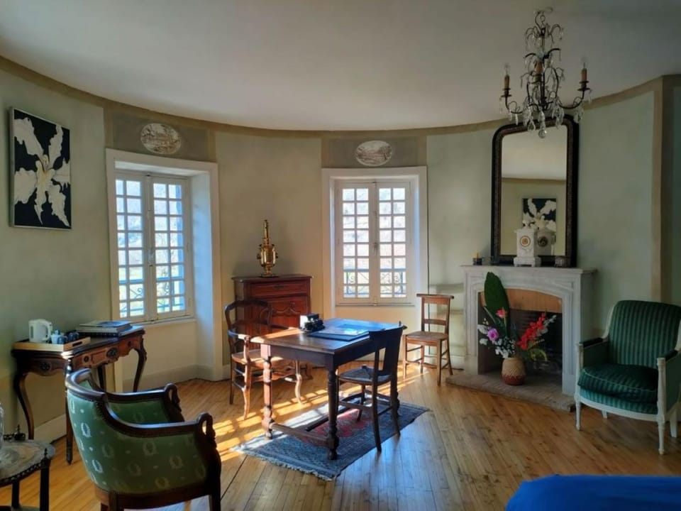 Chateau Ol Puech Bed and Breakfast in Auvergne-Rhône-Alpes