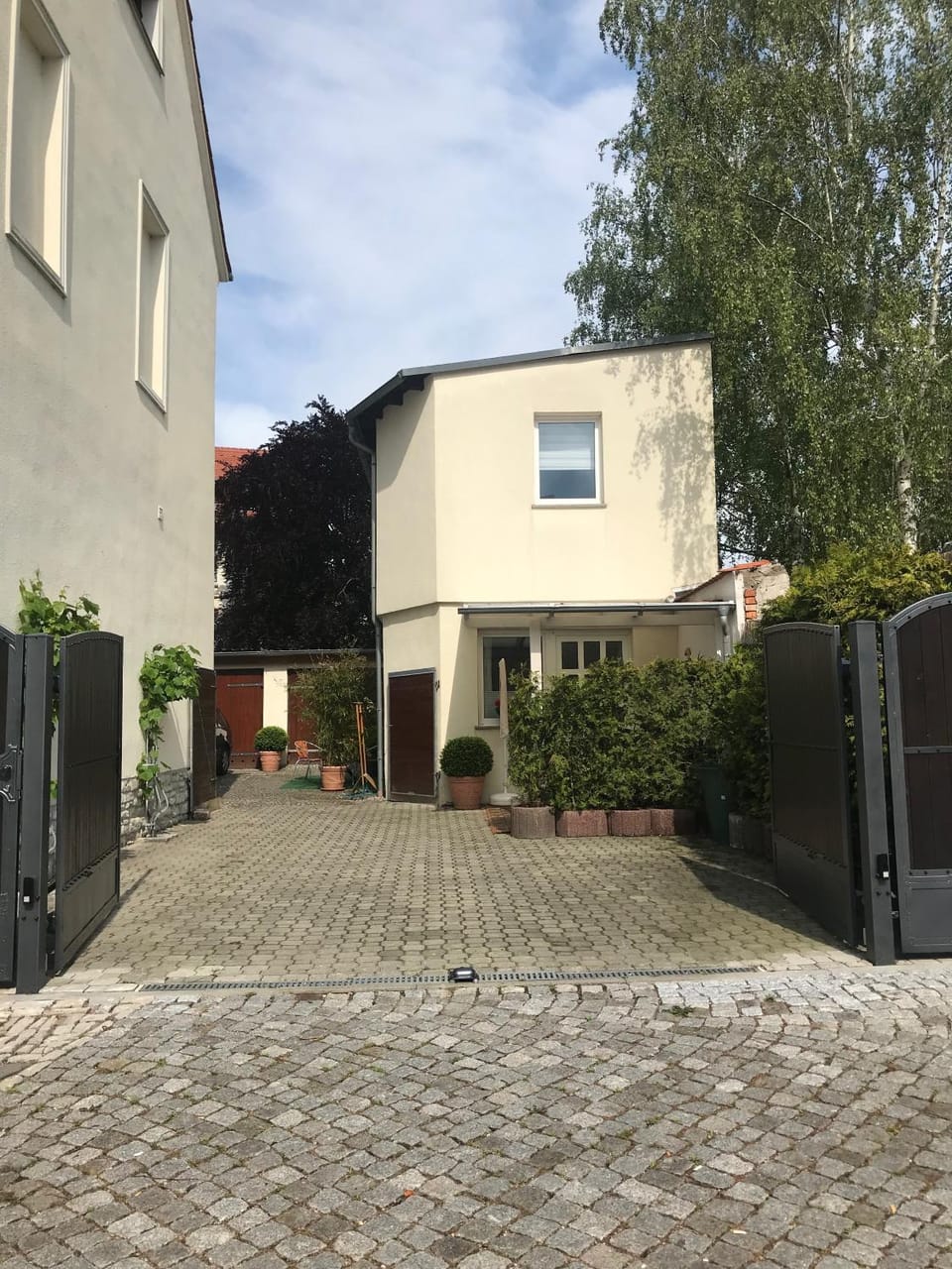 Property building, Facade/entrance