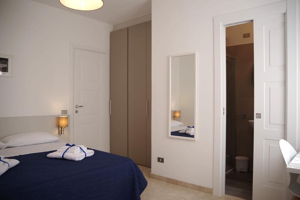 Bed, Bathroom, Photo of the whole room, Bedroom