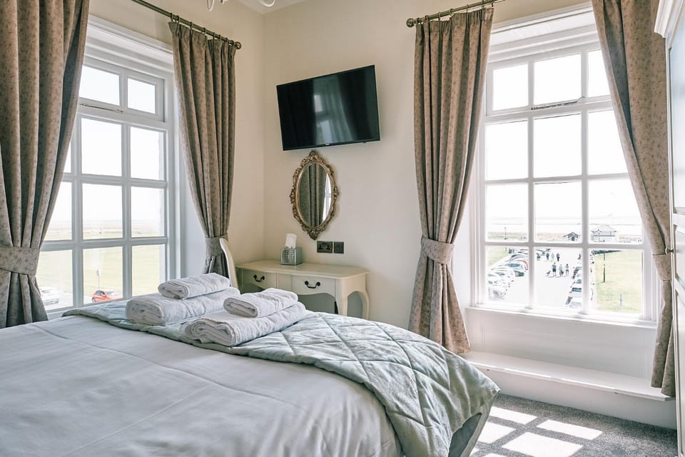 TV and multimedia, Bedroom, Sea view