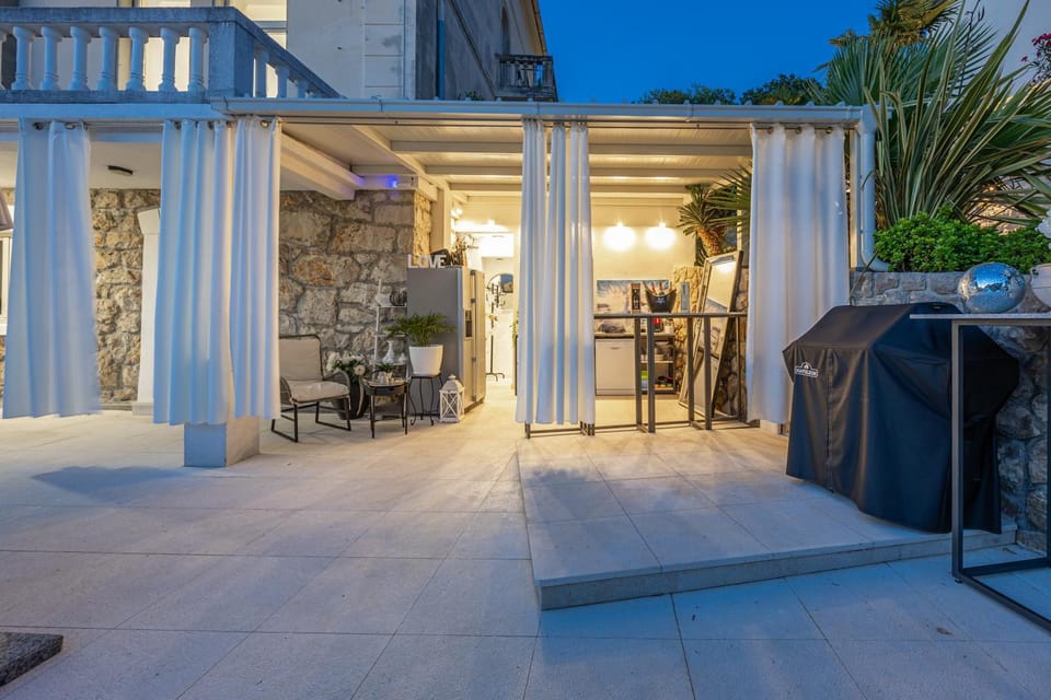 Shower, Toilet, BBQ facilities, Kitchen or kitchenette, Lounge or bar, Communal kitchen