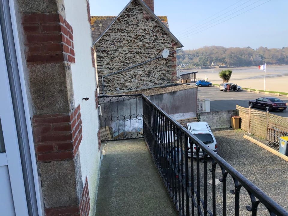 La Maison Bellevue Apartment in Plestin-les-Grèves