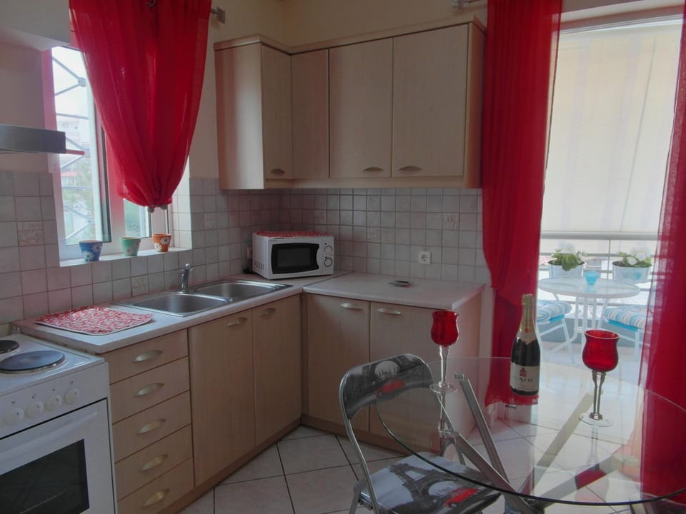 Balcony/Terrace, Kitchen or kitchenette, Food and drinks, Decorative detail, City view, Garden view