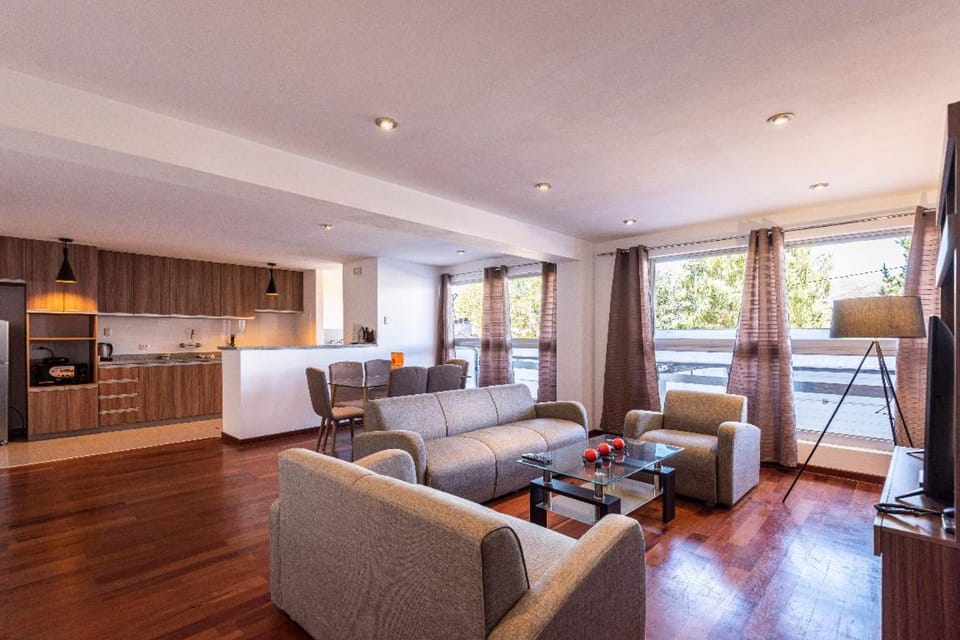 Kitchen or kitchenette, Living room, Seating area, minibar