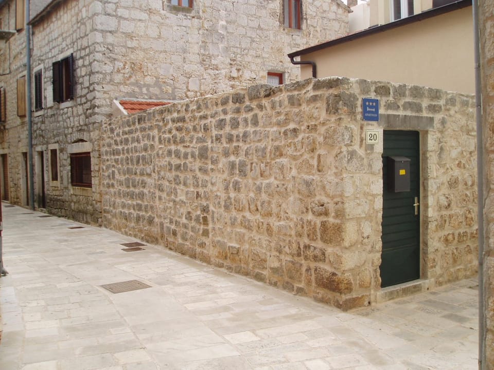 Facade/entrance, Neighbourhood