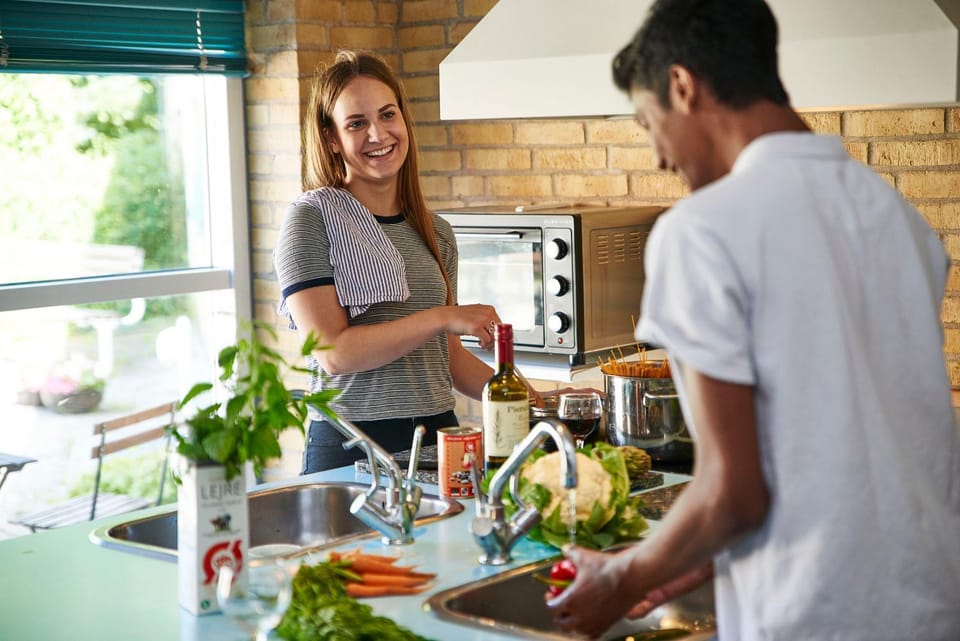 Communal kitchen, Guests