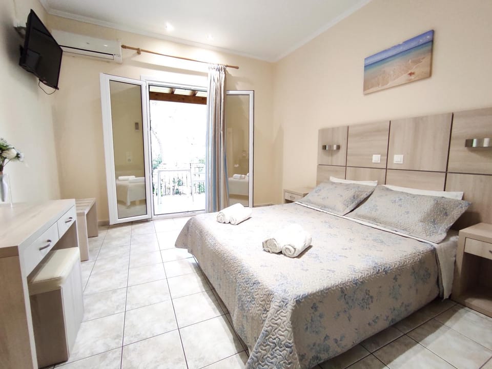 Bed, Balcony/Terrace, Bedroom