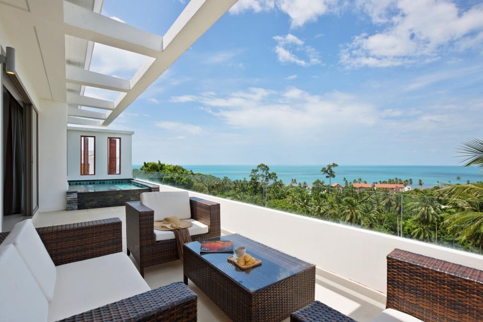Property building, Neighbourhood, Natural landscape, Balcony/Terrace, Balcony/Terrace, Other, Decorative detail, Seating area, Sea view, Area and facilities, Swimming pool, Swimming pool, Swimming pool