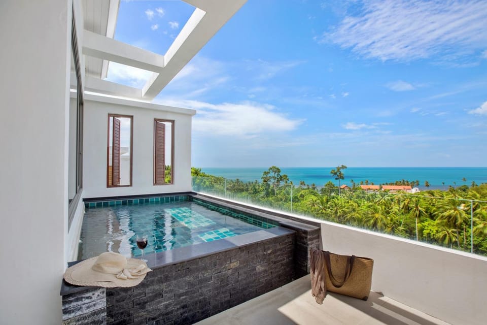 Balcony/Terrace, Decorative detail, Area and facilities, Swimming pool, Swimming pool