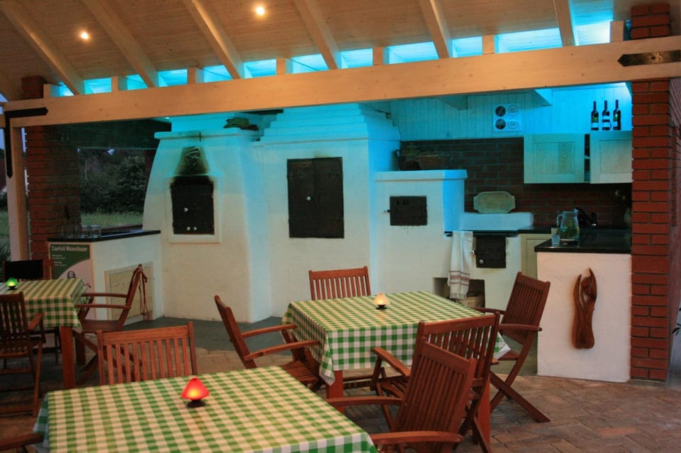 Restaurant/places to eat, BBQ facilities