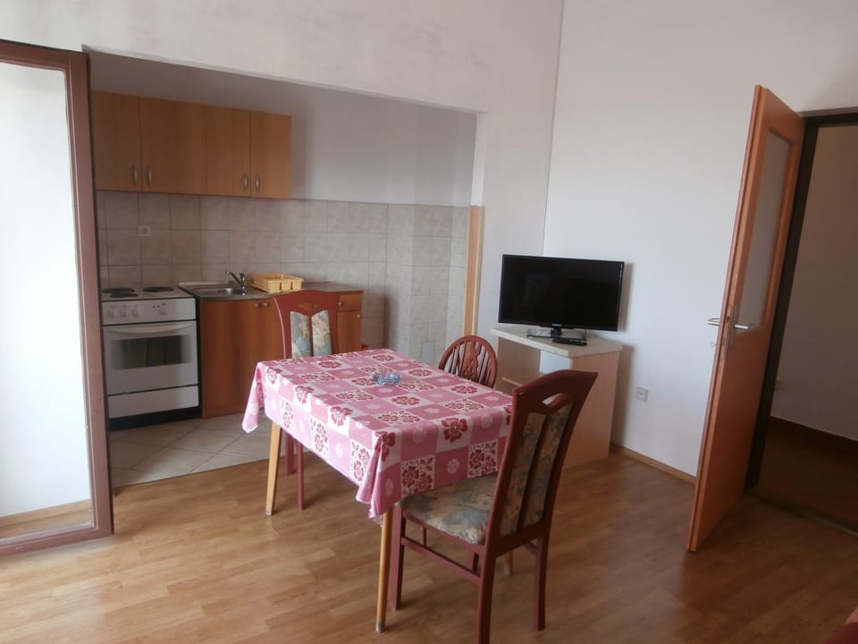 Kitchen or kitchenette, Living room, Dining area